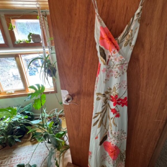 Gorgeous strappy floor length floral dress - Picture 4 of 8